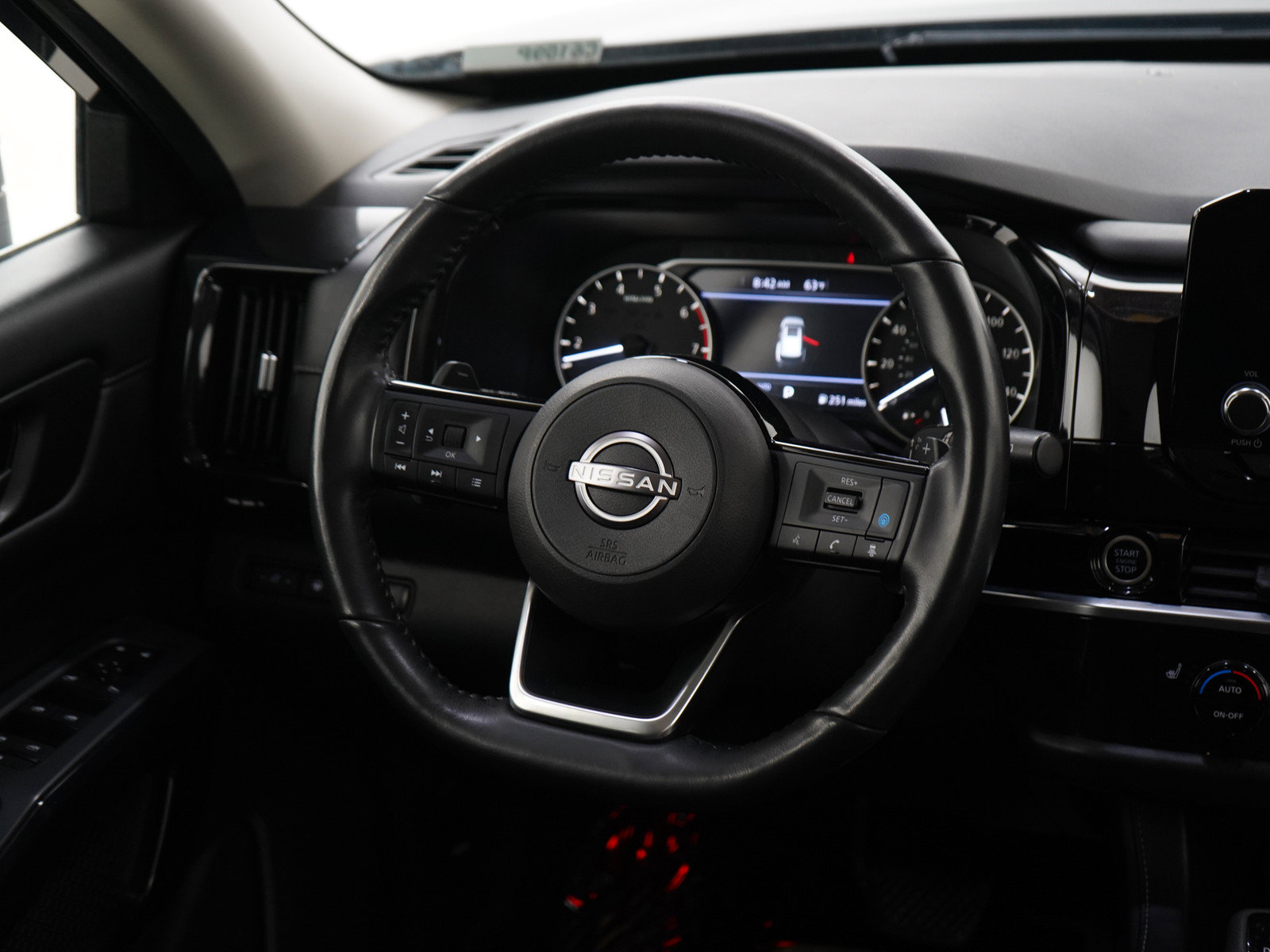 Used 2023 Nissan Pathfinder SV AWD/4WD image 14