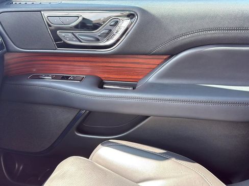 Certified 2024 Lincoln Navigator Reserve AWD/4WD image 19