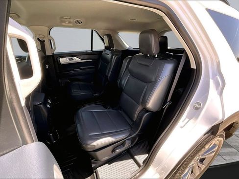 Used 2025 Ford Explorer Active w/ Active Comfort Package AWD/4WD image 19
