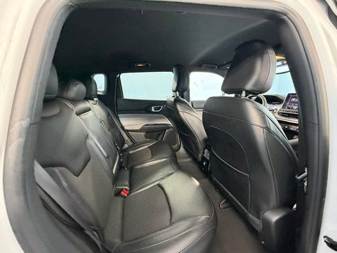 Used 2024 Jeep Compass Latitude AWD/4WD image 15