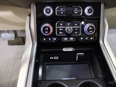 Used 2024 GMC Yukon XL Denali AWD/4WD image 35