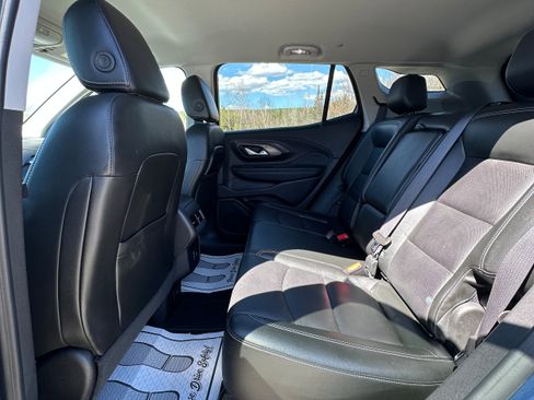 Used 2024 GMC Terrain SLT AWD/4WD image 17
