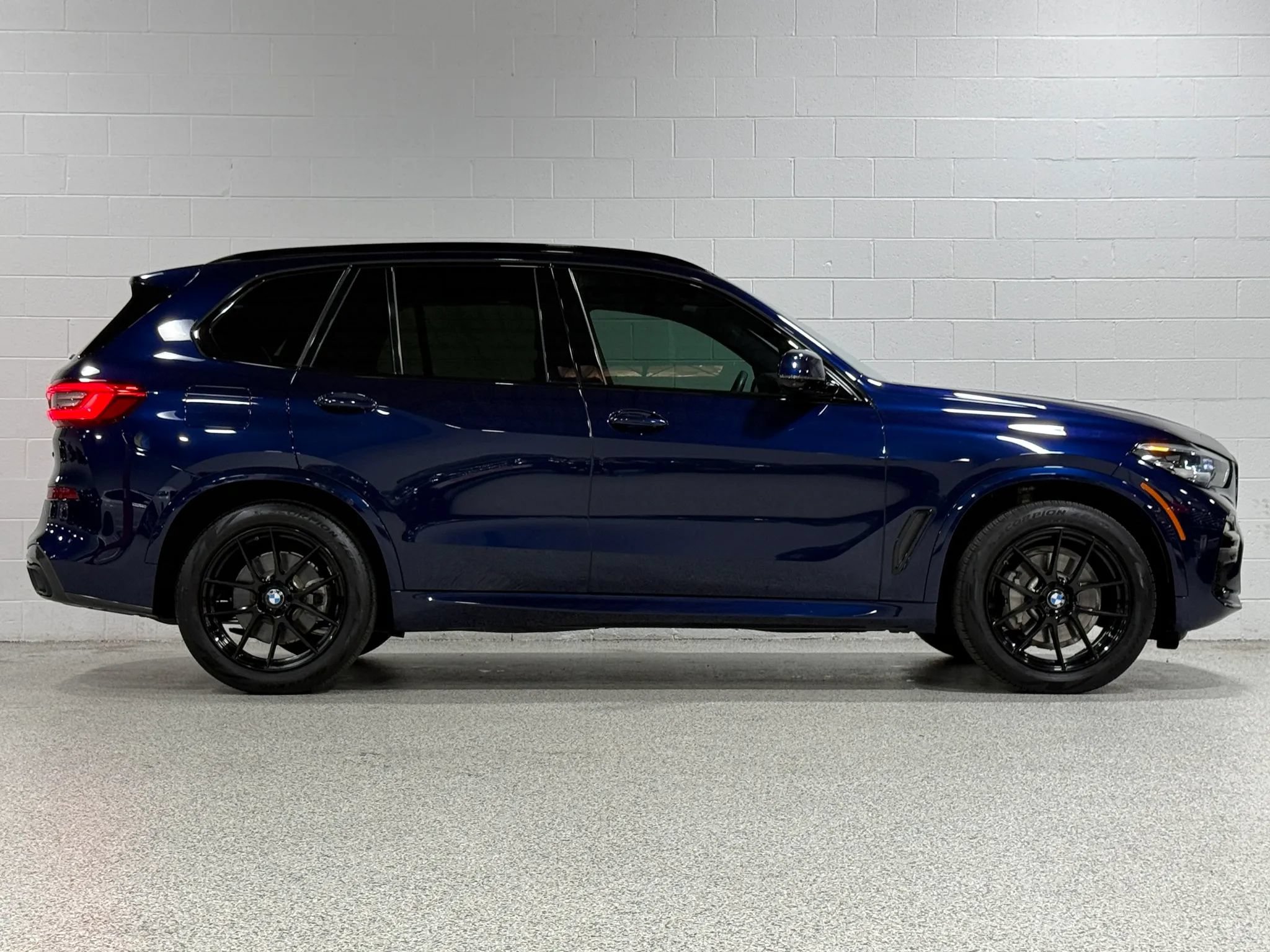 Used 2020 BMW X5 xDrive40i w/ M Sport Package AWD/4WD image 5