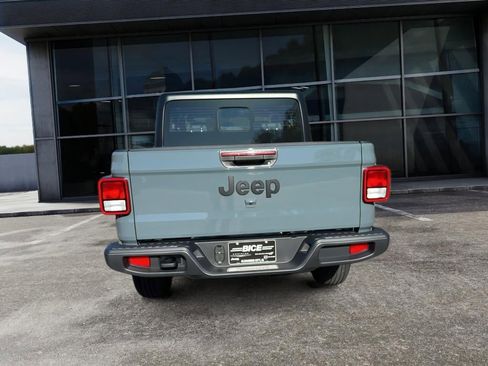 New 2026 Jeep Gladiator Sport AWD/4WD image 6