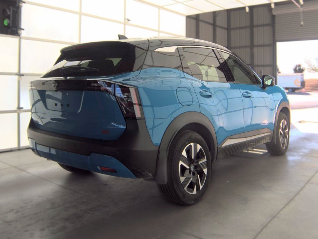 Used 2025 Nissan Kicks SR FWD image 3