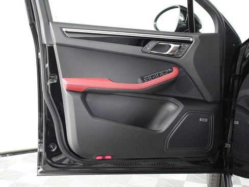 New 2026 Porsche Macan image 21