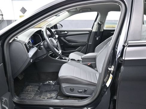 Used 2025 Volkswagen Jetta SE FWD image 11