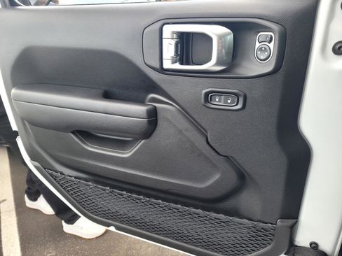 Used 2024 Jeep Gladiator Sport image 18