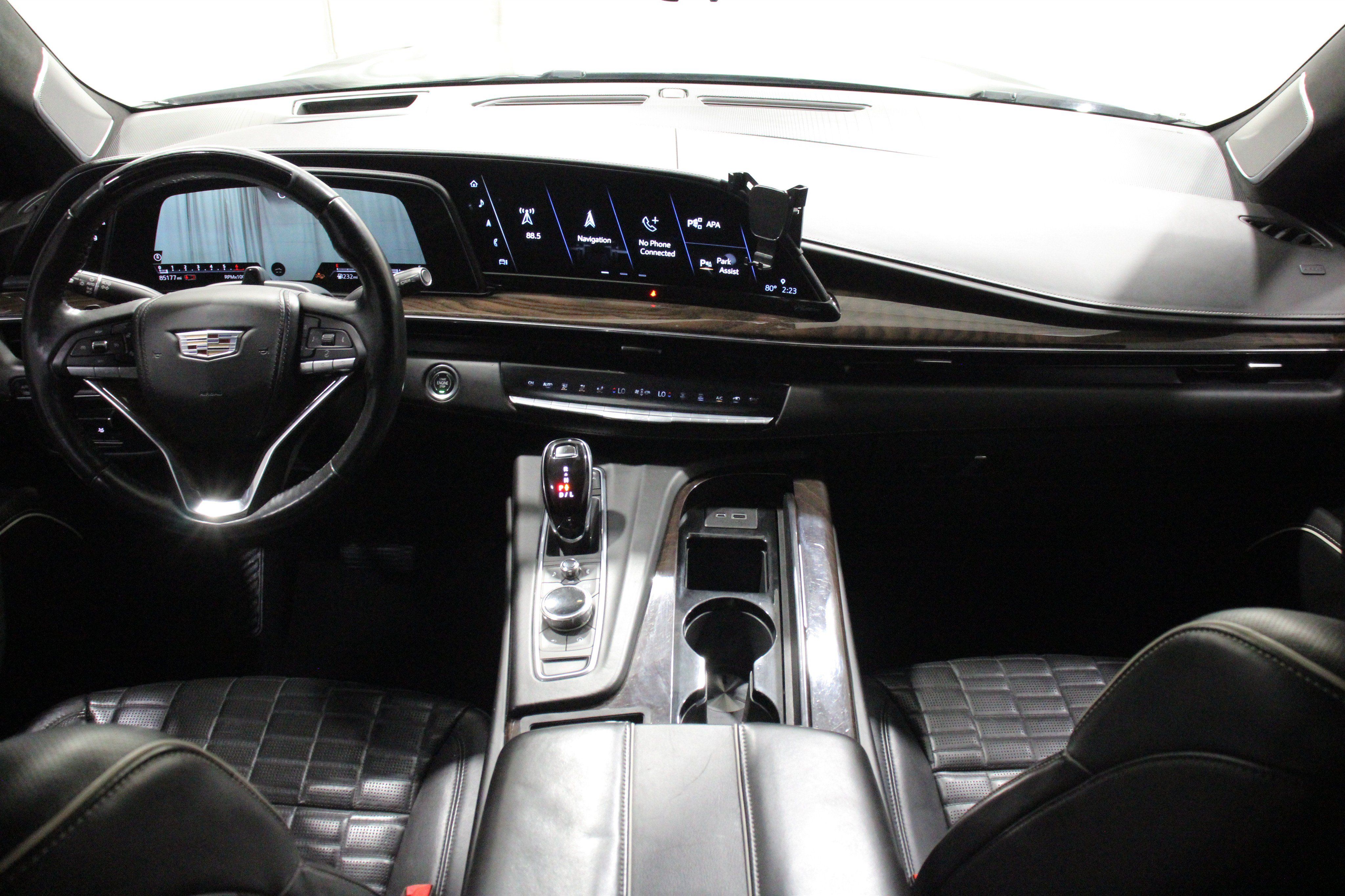 Used 2021 Cadillac Escalade Sport Platinum AWD/4WD image 2