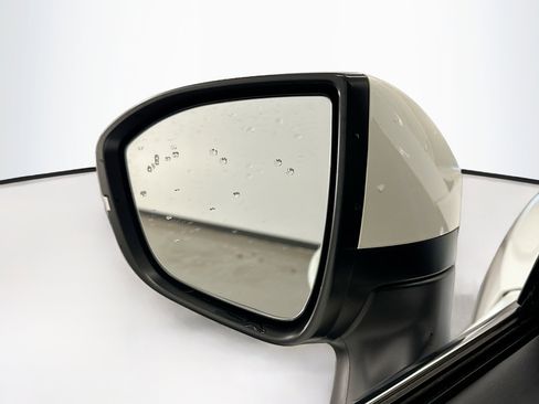 Used 2023 Nissan Pathfinder SV w/ SV Premium Package image 16