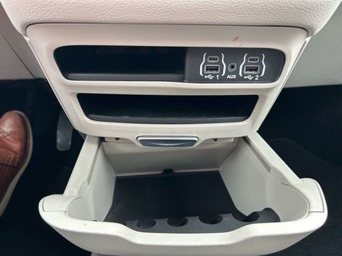 Used 2024 Chrysler Pacifica Touring-L image 24