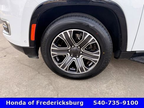 Used 2024 Jeep Wagoneer L Series II w/ Flexible Seating Group image 11