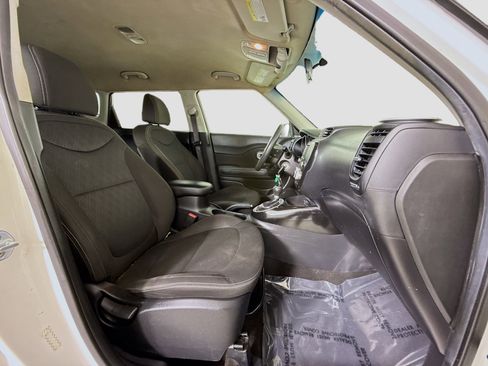 Used 2018 Kia Soul Base image 25
