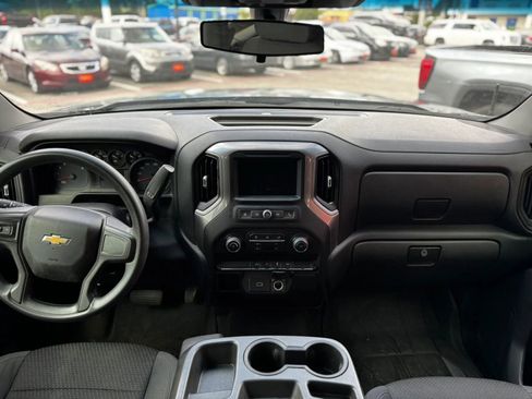 Used 2020 Chevrolet Silverado 1500 Custom w/ Custom Value Package RWD image 16
