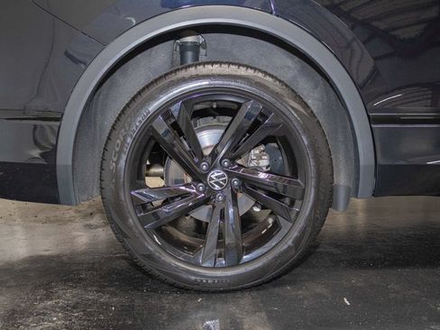 Used 2023 Volkswagen Tiguan SE R-Line AWD/4WD image 7