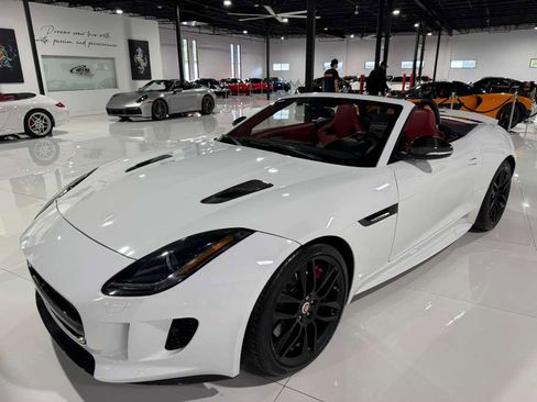 Used 2017 Jaguar F-TYPE R image 3