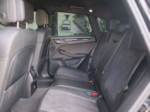 Used 2019 Porsche Macan image 32