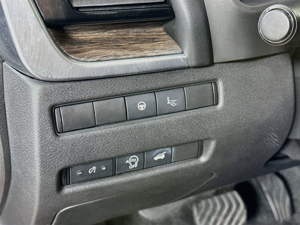 Used 2024 Nissan Rogue Platinum w/ Platinum Premium Package FWD image 12