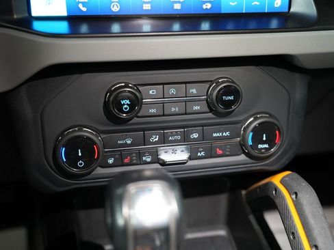 Used 2022 Ford Bronco Badlands image 23