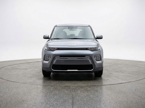 Used 2025 Kia Soul LX w/ LX Technology Package FWD image 2
