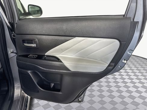 Used 2022 Mitsubishi Outlander GT image 28