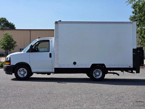 Used 2019 Chevrolet Express 3500 RWD image 4