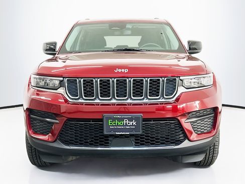 Used 2023 Jeep Grand Cherokee Laredo w/ Luxury Tech Group I AWD/4WD image 2