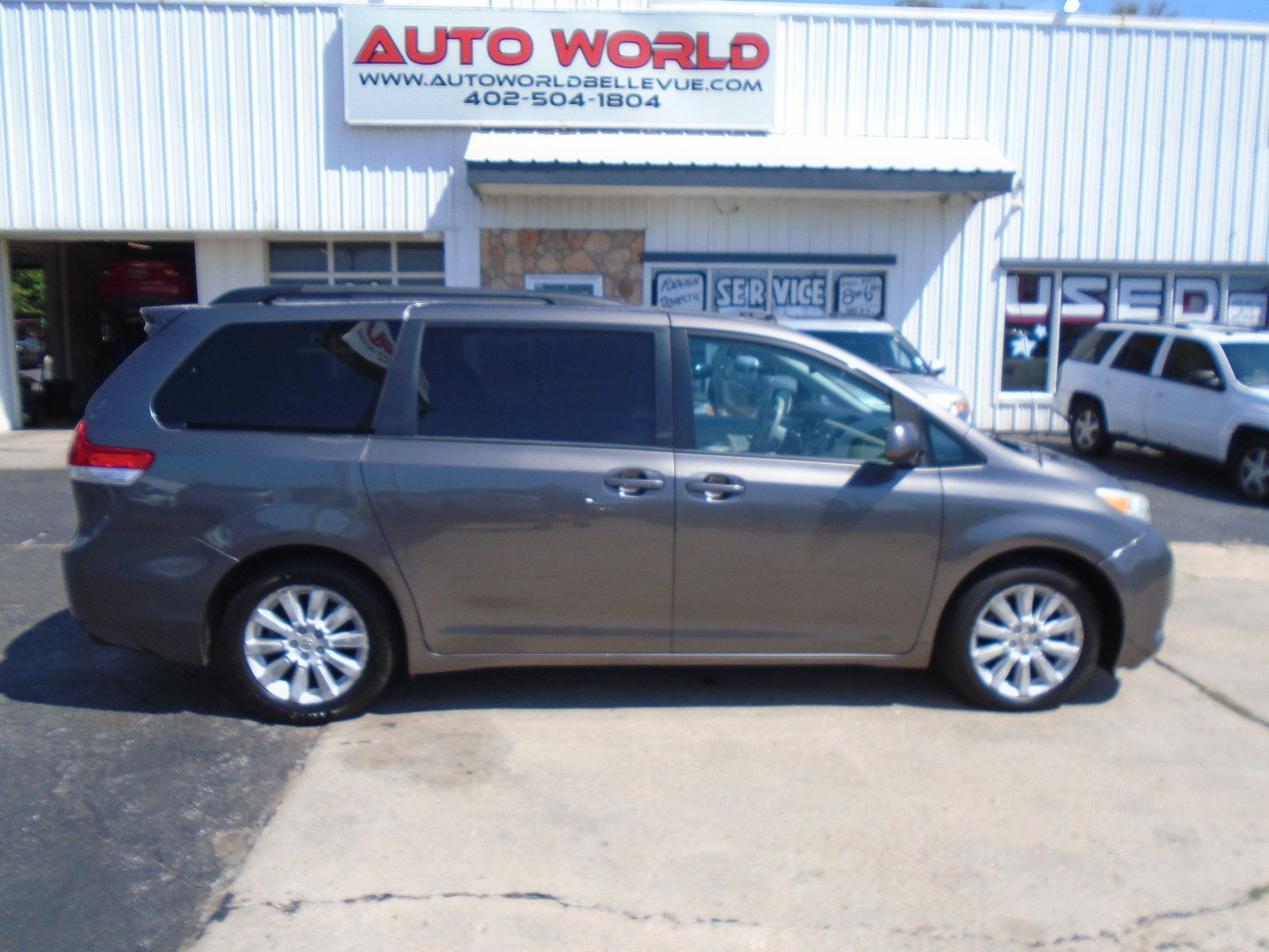Used 2012 Toyota Sienna XLE AWD/4WD image 1