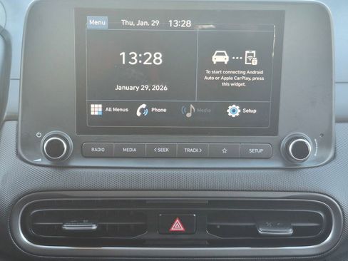 Used 2022 Hyundai Kona SE image 19