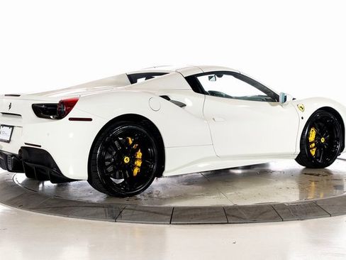 Used 2019 Ferrari 488 Spider image 2