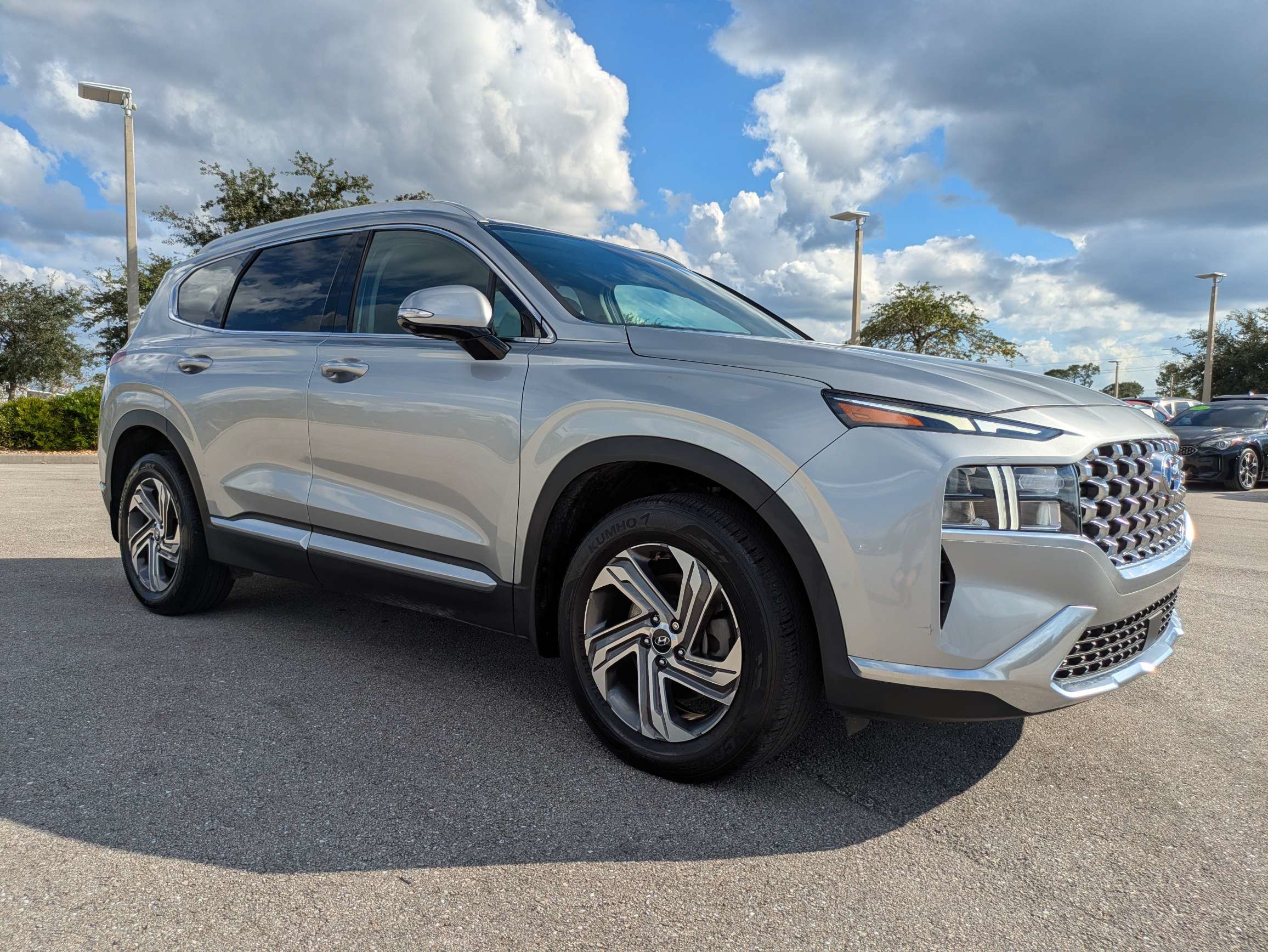 Used 2023 Hyundai Santa Fe SEL w/ Premium Package FWD image 2