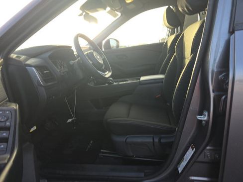Used 2023 Nissan Rogue S FWD image 6