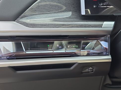 New 2026 BMW 750e xDrive image 30