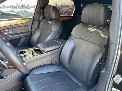 Used 2018 Bentley Bentayga Onyx Edition image 22