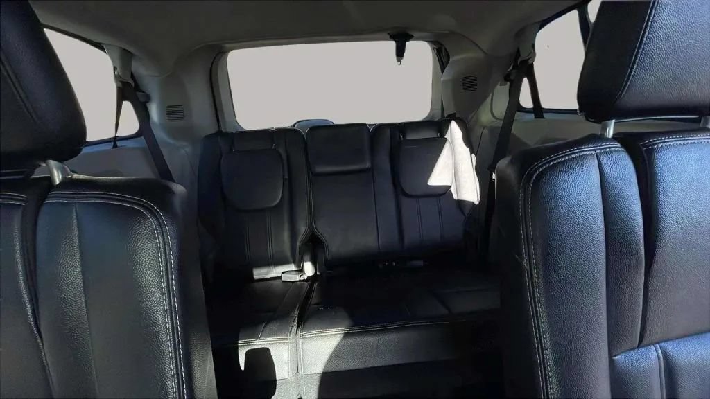 Used 2014 Chrysler Town & Country Touring FWD image 20