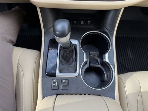 Used 2019 Toyota Highlander Limited Platinum image 7