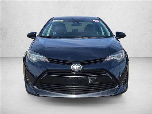 Used 2018 Toyota Corolla LE image 2
