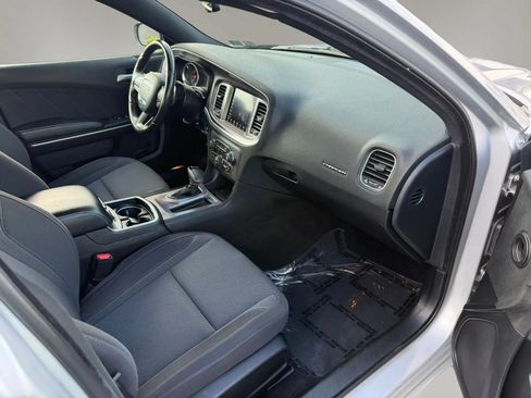 Used 2019 Dodge Charger SXT AWD/4WD image 3