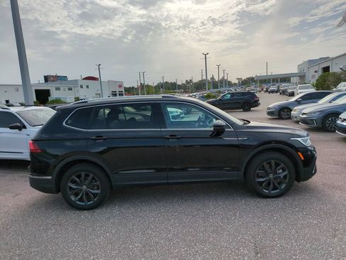 Certified 2023 Volkswagen Tiguan SE w/ Panoramic Sunroof Package FWD image 6