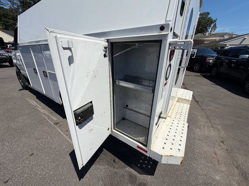 Used 2016 Ford E-350 and Econoline 350 Super Duty w/ Power Windows & Locks Group RWD image 19