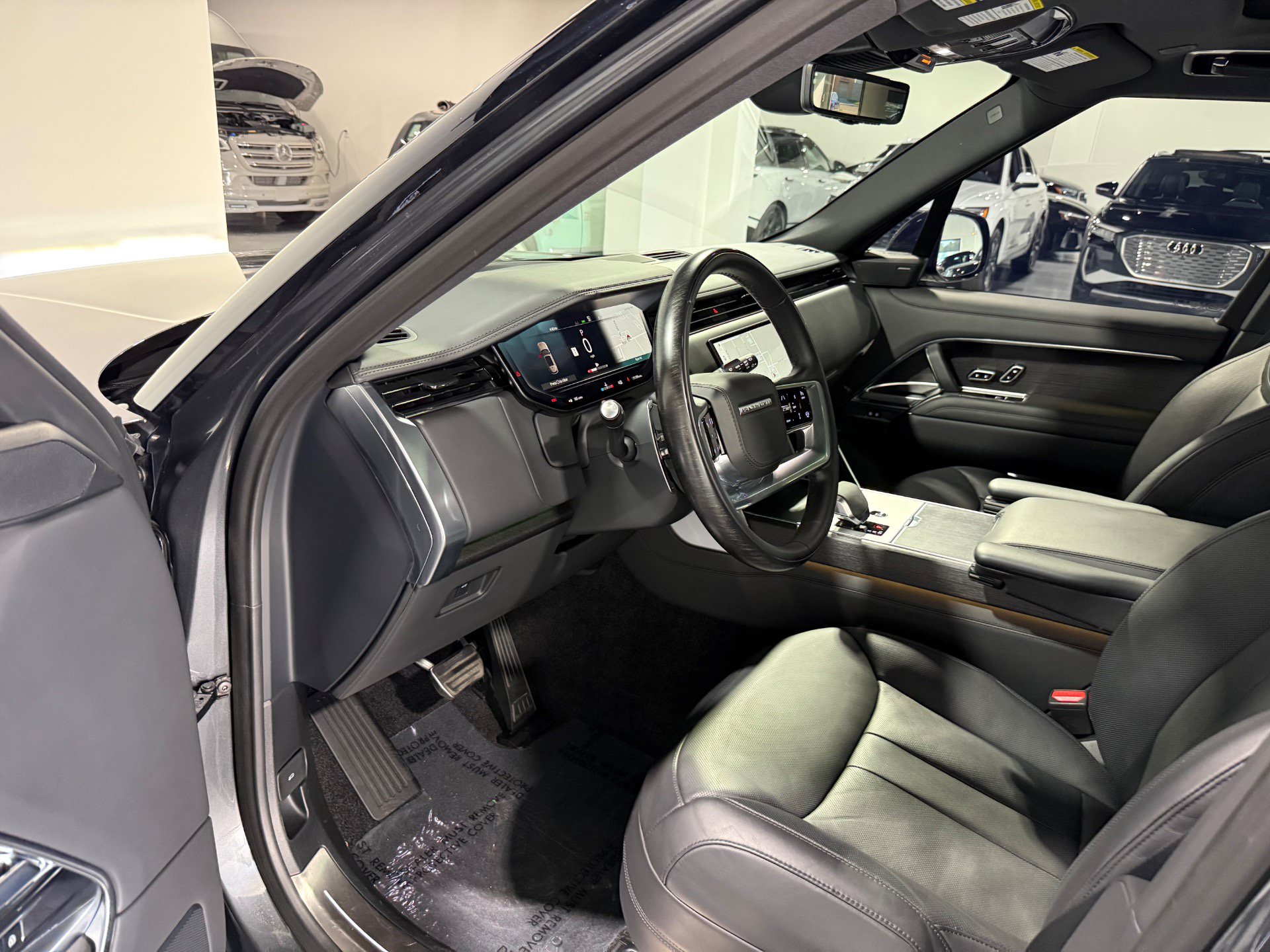 Used 2024 Land Rover Range Rover SE AWD/4WD image 23