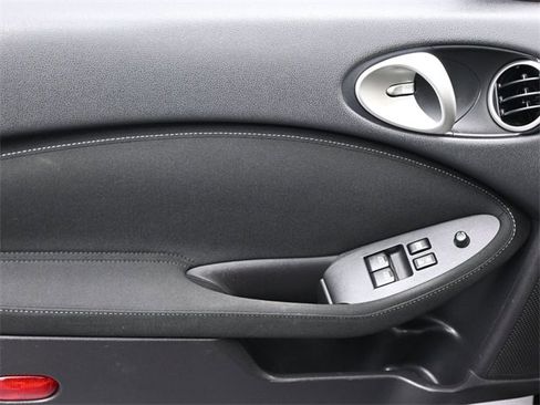 Used 2015 Nissan 370Z Roadster image 11