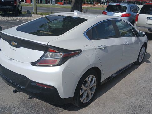 Used 2016 Chevrolet Volt Premier w/ Driver Confidence Package FWD image 5