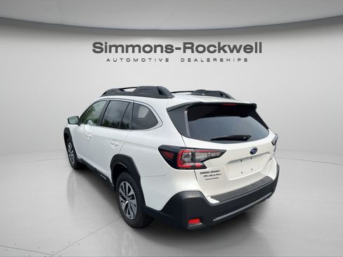 Used 2024 Subaru Outback Premium AWD/4WD image 3