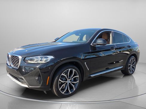 Used 2022 BMW X4 xDrive30i w/ Parking Assistance Package image 2