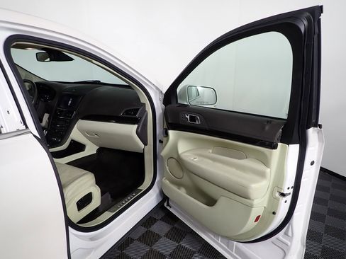 Used 2019 Lincoln MKT Standard image 30