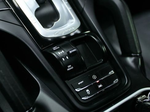 Used 2018 Porsche Cayenne S image 41