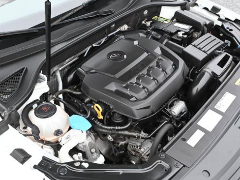 Used 2019 Volkswagen Passat 2.0T Wolfsburg w/ Wheels & Sunroof Package image 39