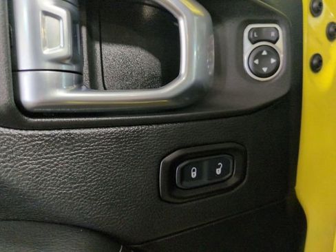 Used 2022 Jeep Wrangler Unlimited Sahara w/ Cold Weather Group AWD/4WD image 15