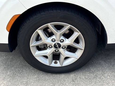 Used 2023 Kia Soul LX w/ Option Group 015 FWD image 11